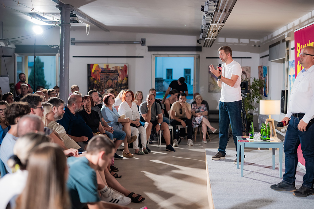 Vít Rakušan s podporovateli